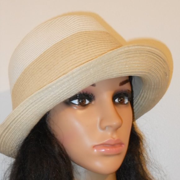 IMPERMEABLE BEIGE AND WHITE SHORT FLIP BRIM HAT - Picture 5 of 8